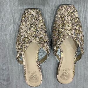 Vince Camuto Very Confortable Sandal’s Size 71/2 Used in great condition